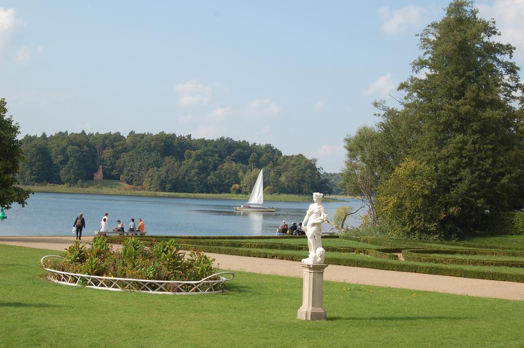 Schloss-Und Seeblick Apartment Rheinsberg Dış mekan fotoğraf