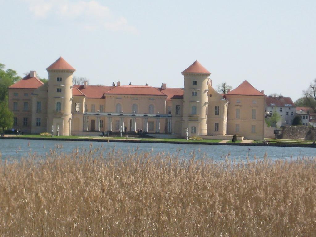 Schloss-Und Seeblick Apartment Rheinsberg Dış mekan fotoğraf