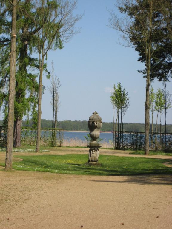 Schloss-Und Seeblick Apartment Rheinsberg Dış mekan fotoğraf
